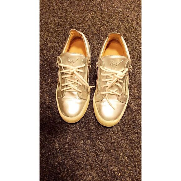 Giuseppe Zanotti size 39 Disighner shoes. Made in Italy. In fair condition. - Picture 3 of 16